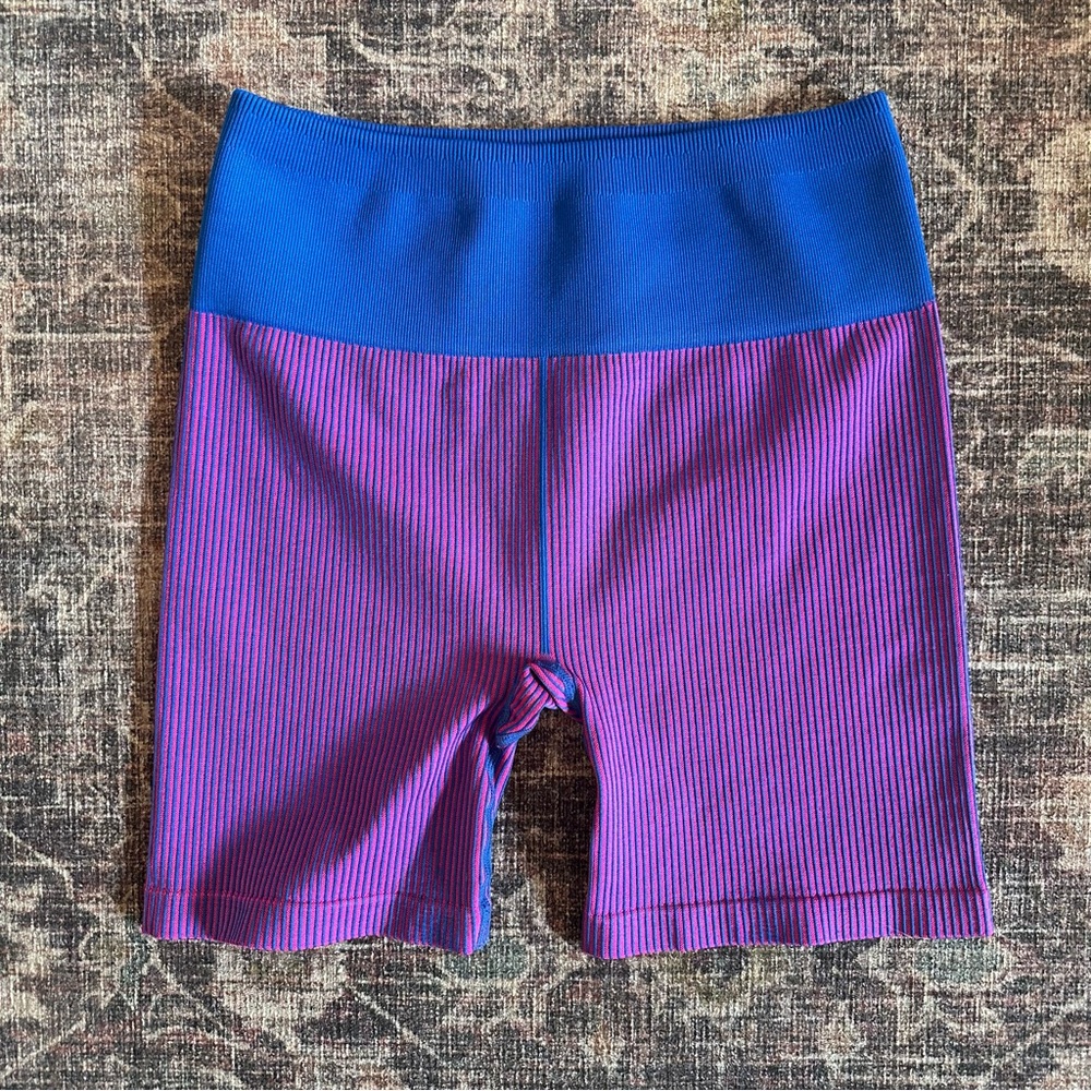 Fabletics Pink & Blue Workout Set | Razorback Top | Women’s Medium - Picture 4 of 6